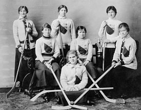 Queen's University women's ice hockey team in 1917